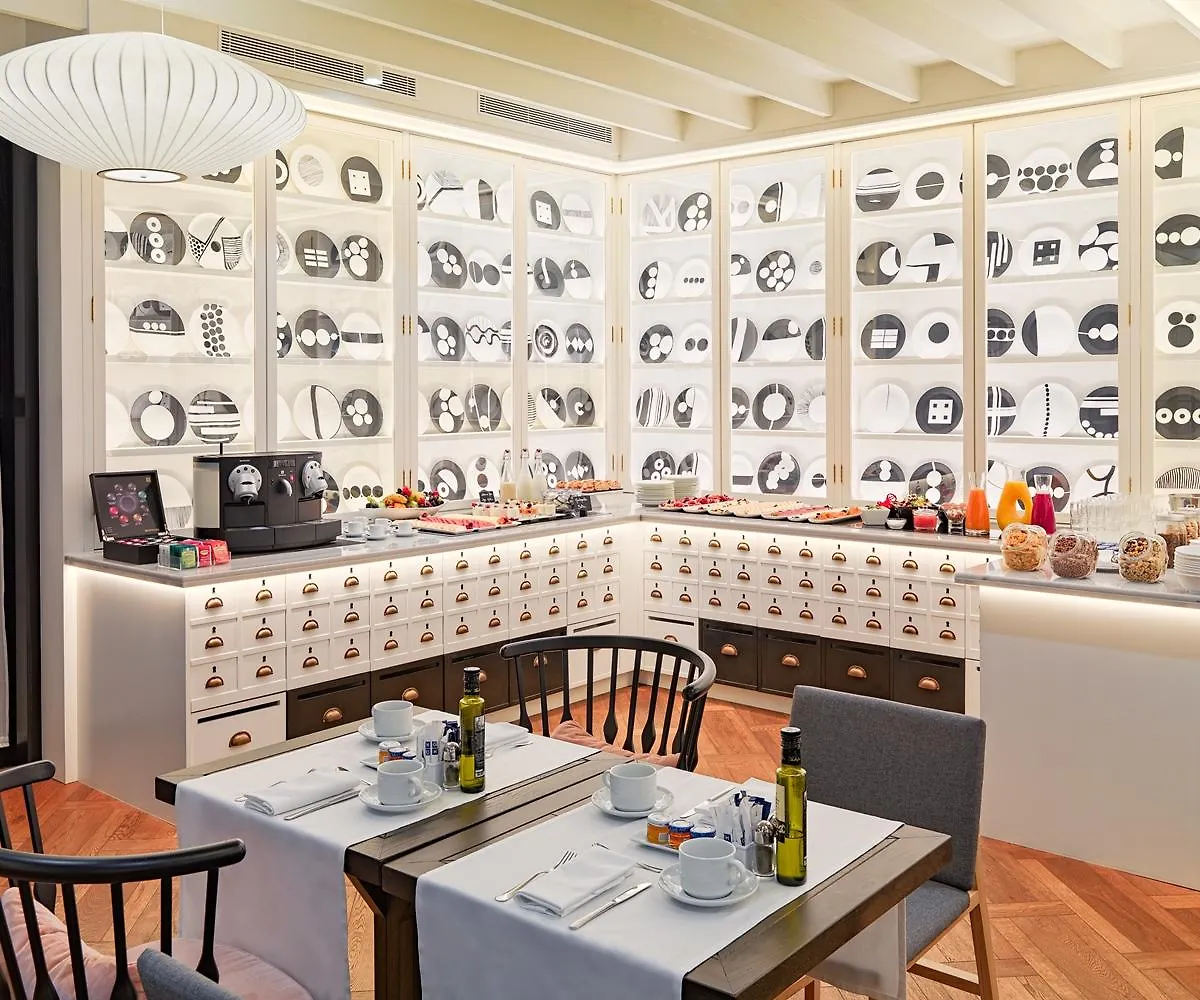 H10 Universitat (Adults Only) Barcelona 4*,
