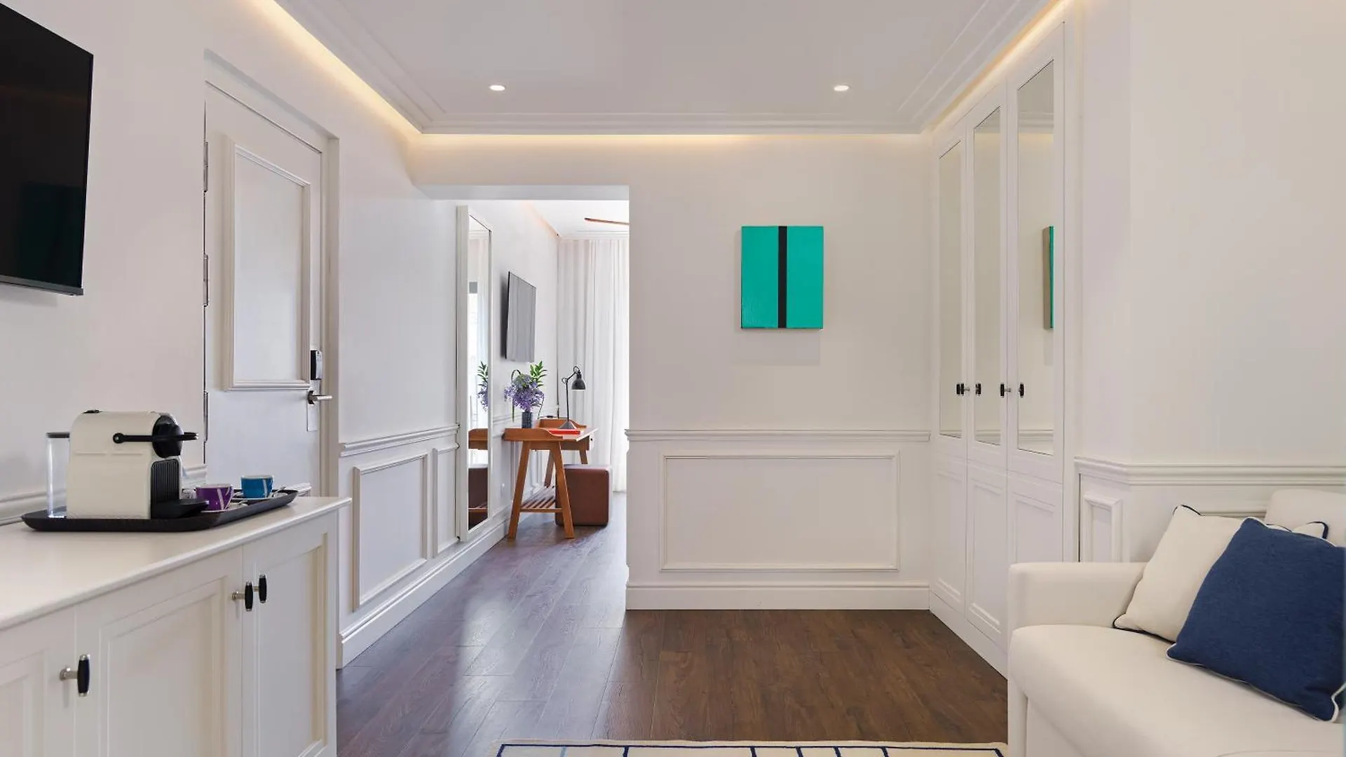 H10 Universitat (Adults Only) Barcelona 4*,