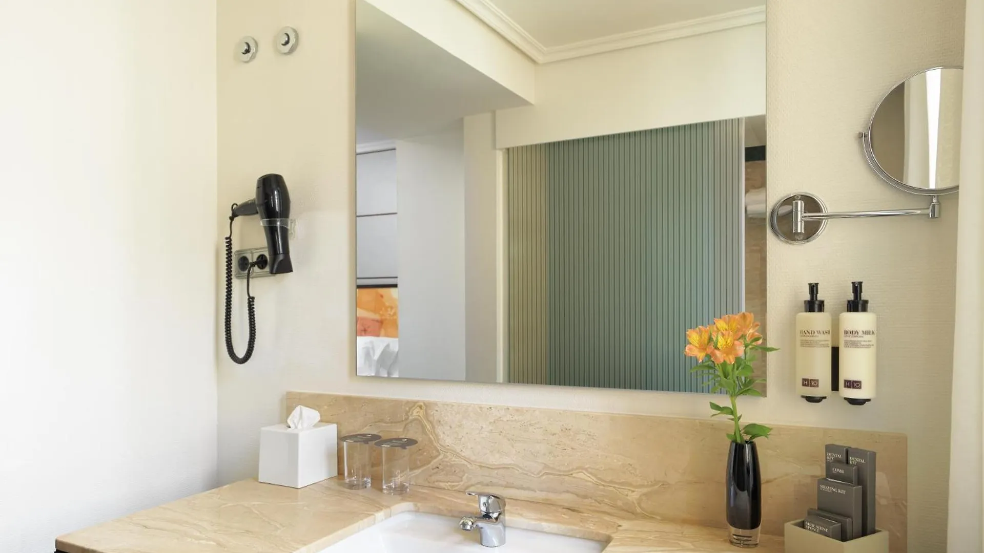 H10 Universitat (Adults Only) Barcelona 4*,  Spanien
